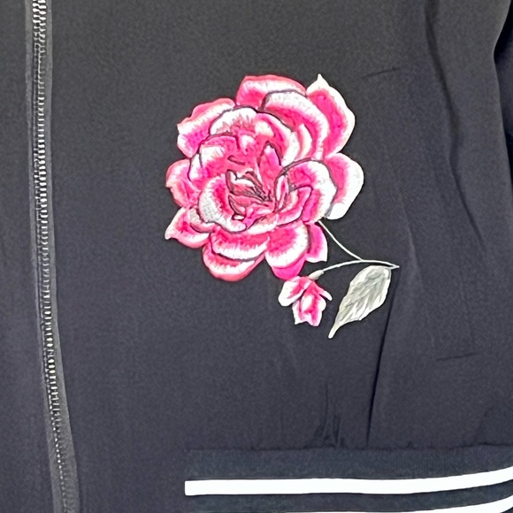 Susan Graver Women’s Bomber Style Jacket Size M Embroidered Flowers ￼ - Picture 2 of 8